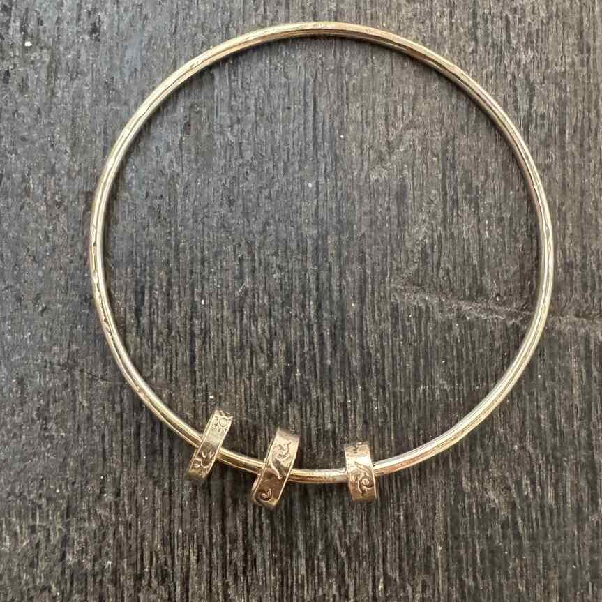 Jonc anneaux 02 | Maison Janines - Bijoux or à l’âme insulaire