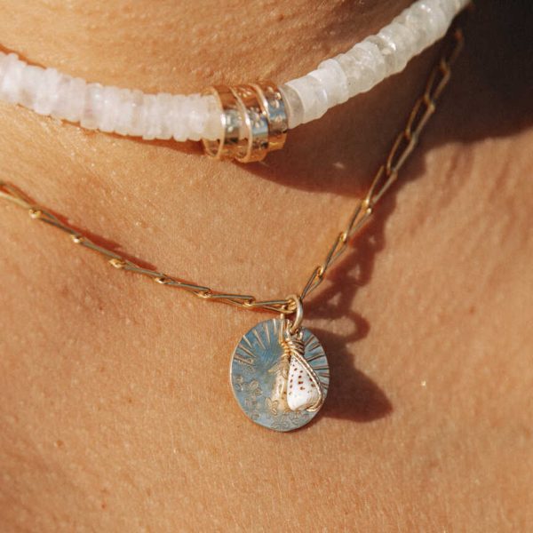 Collier Médaille 02 | Maison Janines - Bijoux or à l’âme insulaire