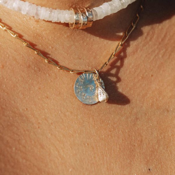 Collier Médaille 02 | Maison Janines - Bijoux or à l’âme insulaire