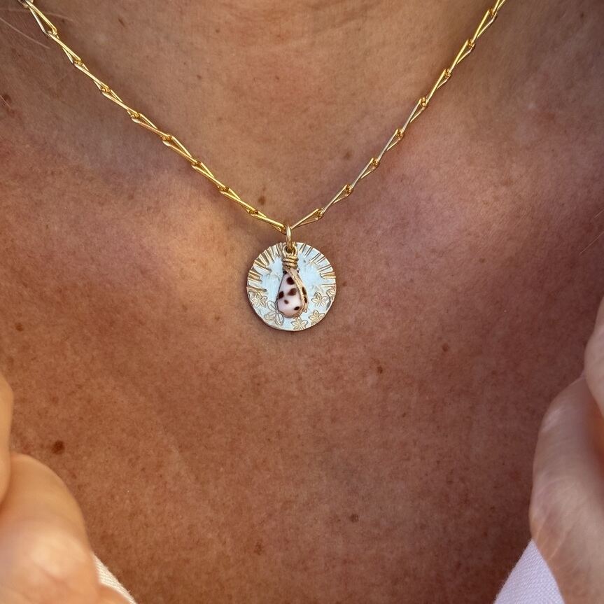 Collier Médaille 03 | Maison Janines - Bijoux or à l’âme insulaire