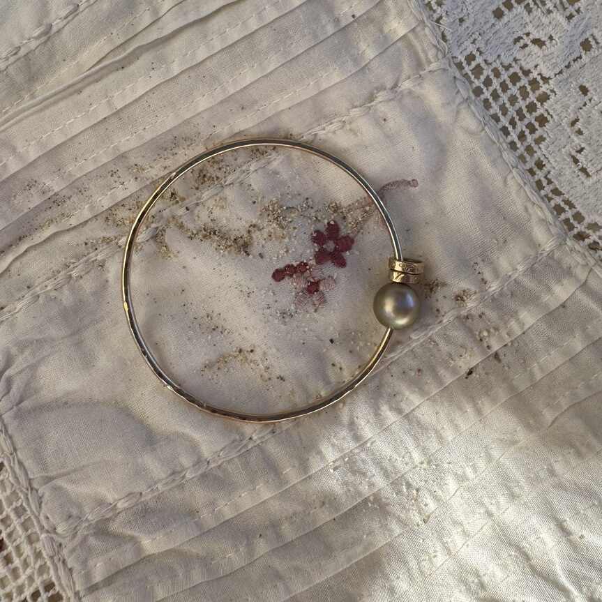 Jonc anneaux perle 3 | Maison Janines - Bijoux or à l’âme insulaire